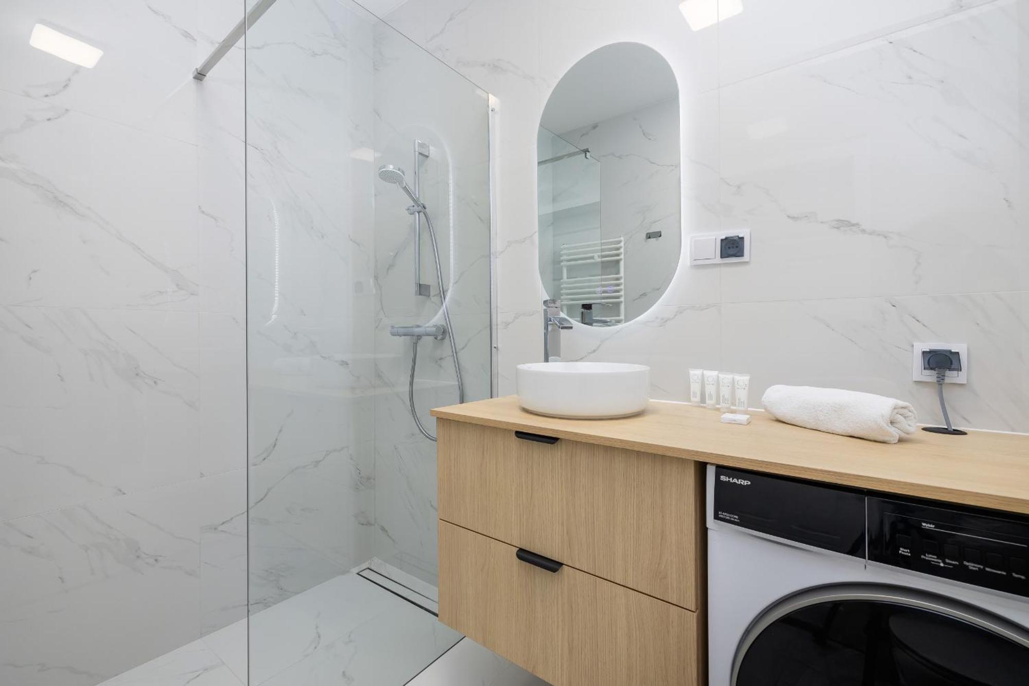 Krowoderska Apartment With Balcony Near City Center By Rent Like Home คราคูฟ ภายนอก รูปภาพ
